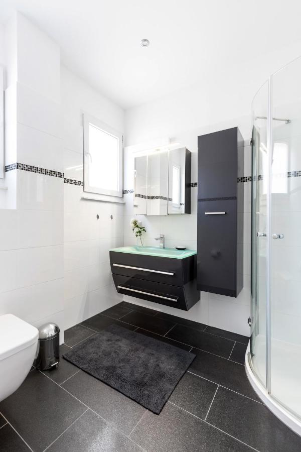 Primera Zimmer Mit Gemeinschaftsbad Зинген Екстериор снимка