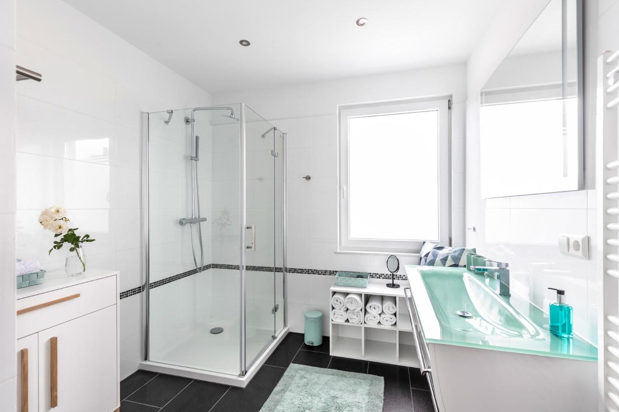 Primera Zimmer Mit Gemeinschaftsbad Зинген Екстериор снимка
