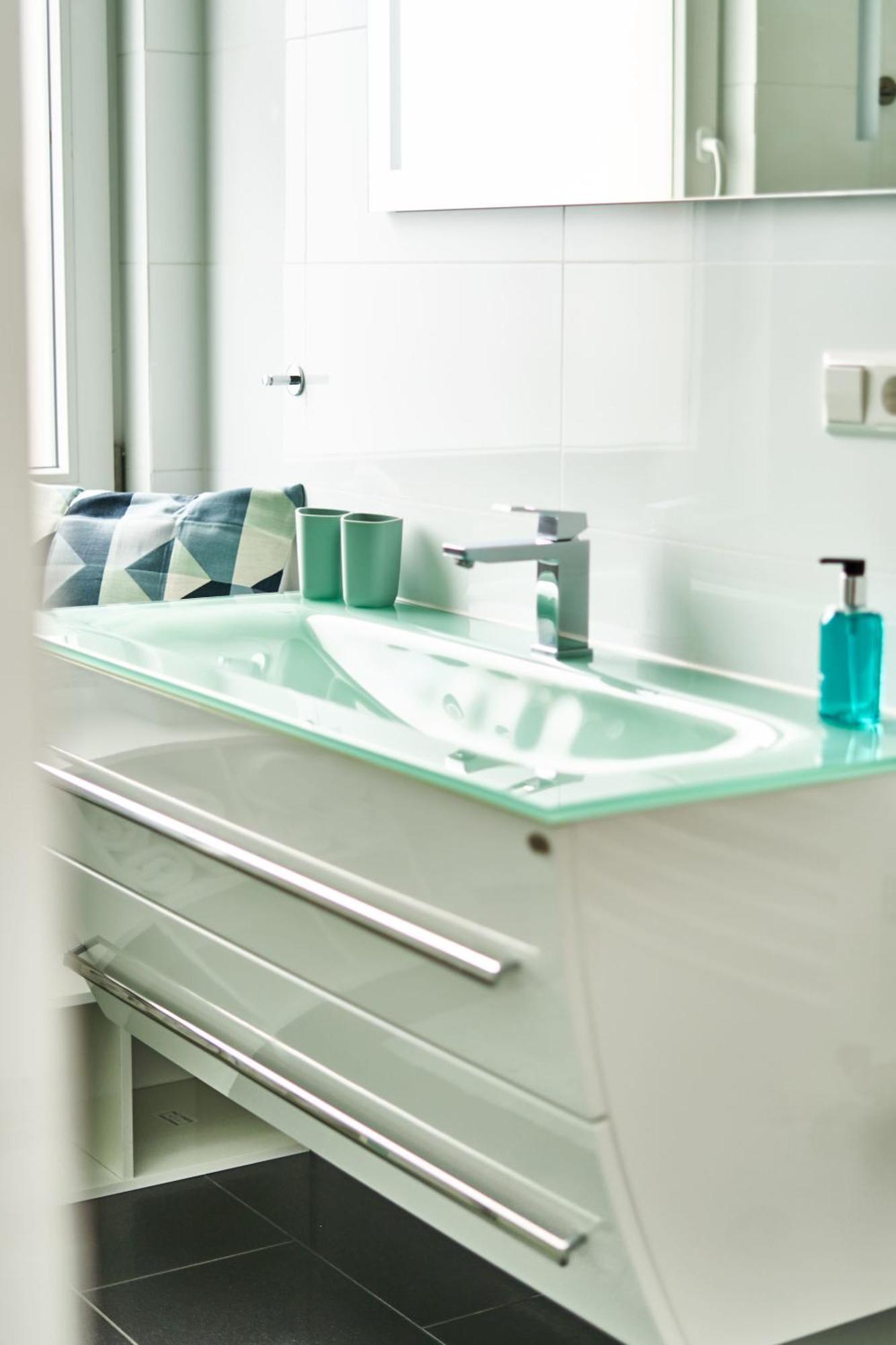 Primera Zimmer Mit Gemeinschaftsbad Зинген Екстериор снимка