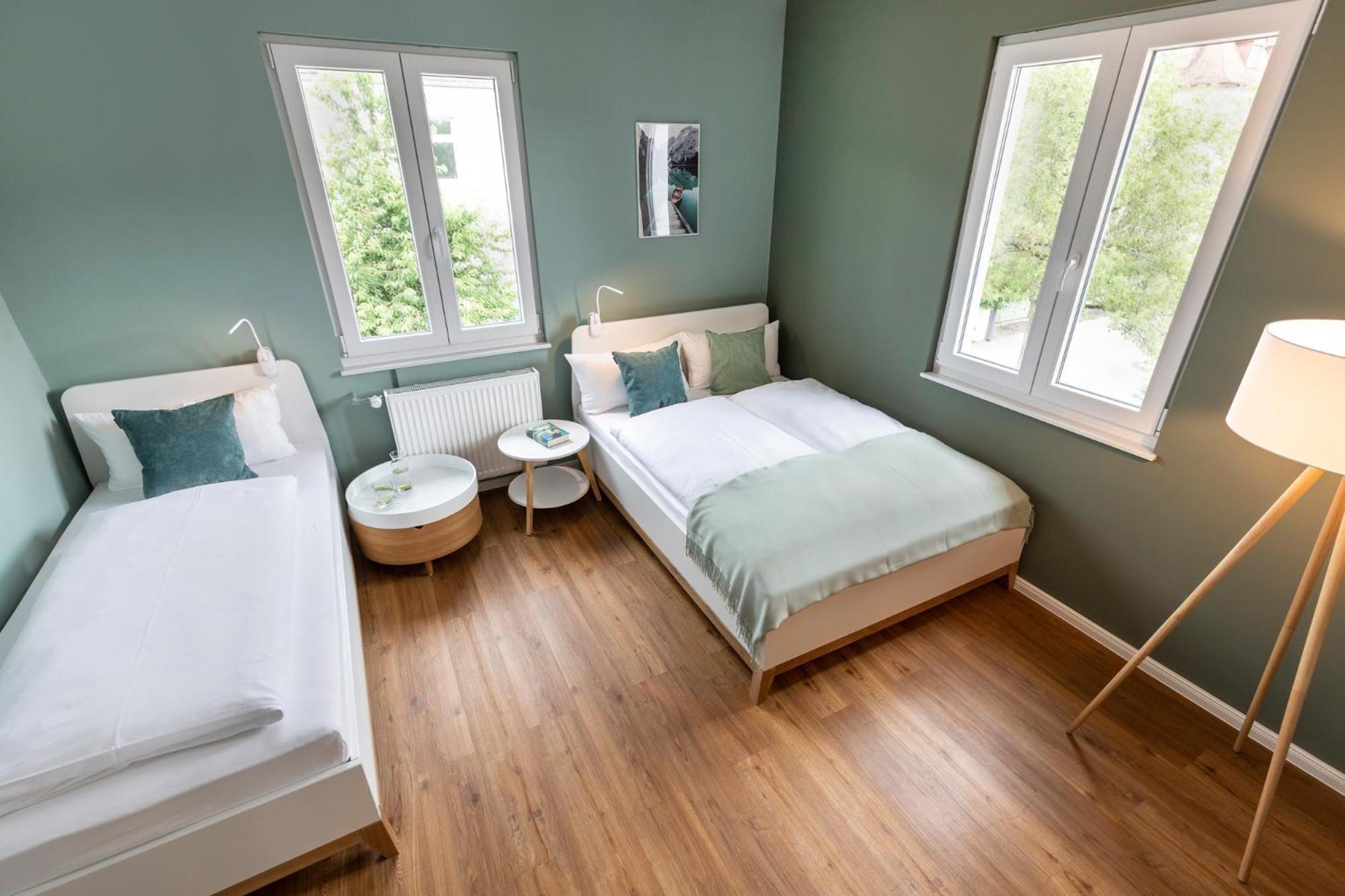 Primera Zimmer Mit Gemeinschaftsbad Зинген Екстериор снимка