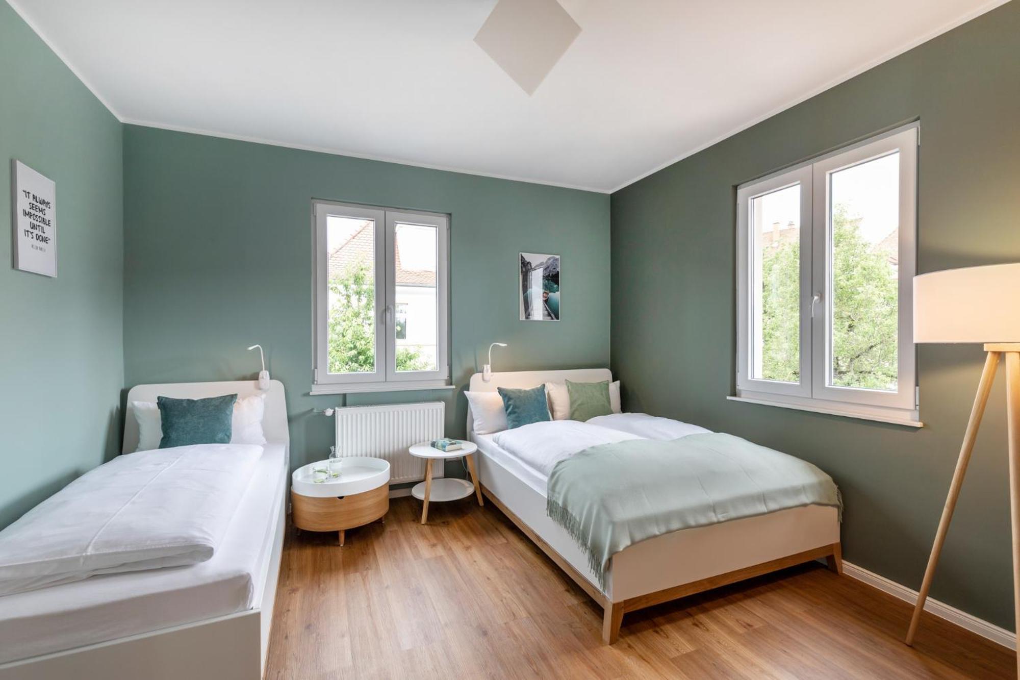 Primera Zimmer Mit Gemeinschaftsbad Зинген Екстериор снимка